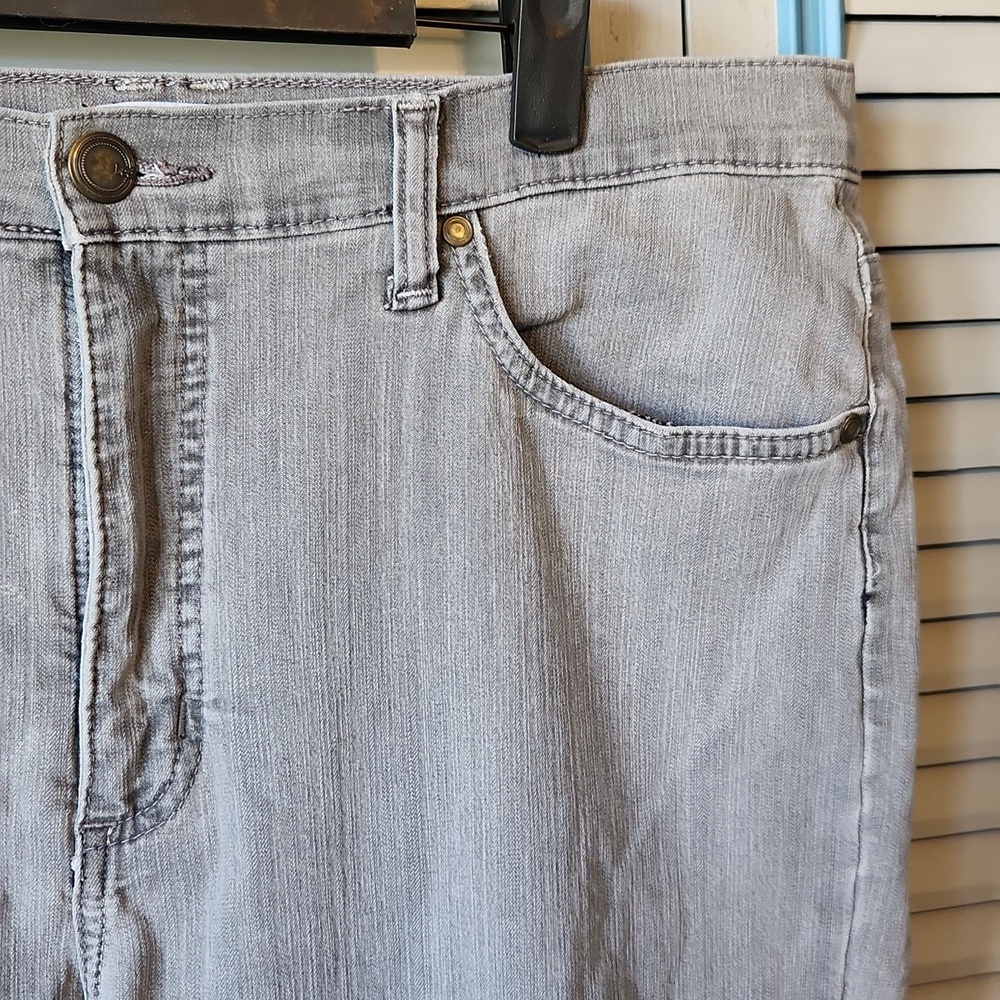 Lee Light Grey Classic Fit Jeans - Picture 4 of 13